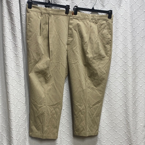 Izod size 52X30 Beige khaki Pleated Trousers casual dress comfy stretch - Picture 1 of 10